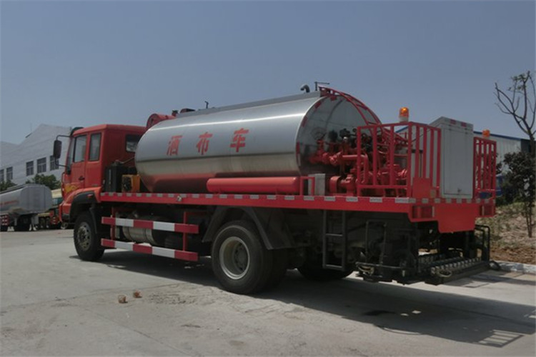 重汽8方瀝青灑布車(chē)