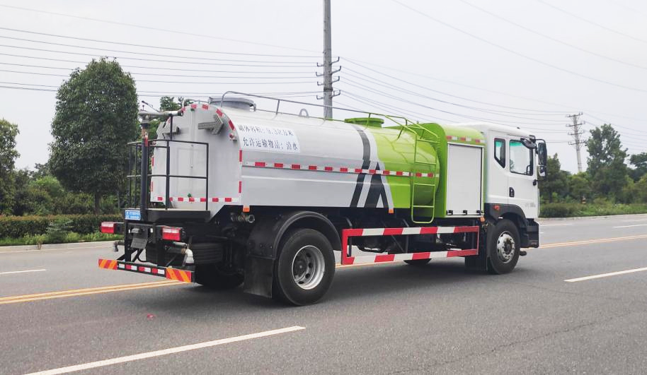 東風(fēng)11方純電動(dòng)灑水車(chē)