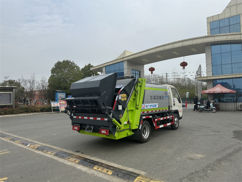 湖北程力福田藍(lán)牌5.8方壓縮垃圾車(chē)